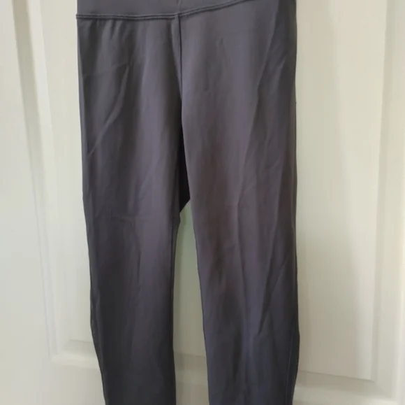 Lululemon Charcoal Grey Crop Leggings ~ Size 4 - Picture 2 of 14
